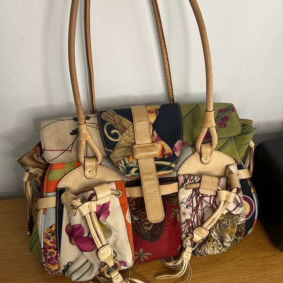 Salvatore Ferragamo
Fiera Printed Nylon Bag - Picture 4 of 7